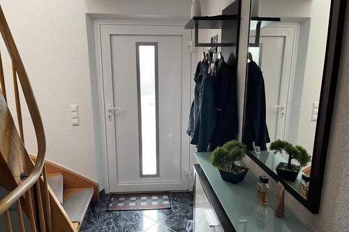 Flur mit Hauseingang - 