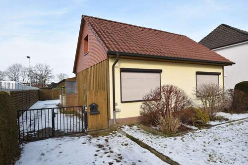 Haus Front.jpg - 2 Zimmer Einfamilienhaus zum Kaufen in Trittau