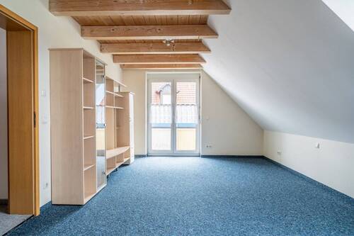 Schlafzimmer mit Südbalkon (Obergeschoss) - 