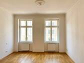 lichtdurchflutetes Wohnzimmer - 