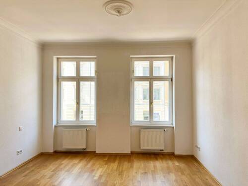 lichtdurchflutetes Wohnzimmer - 