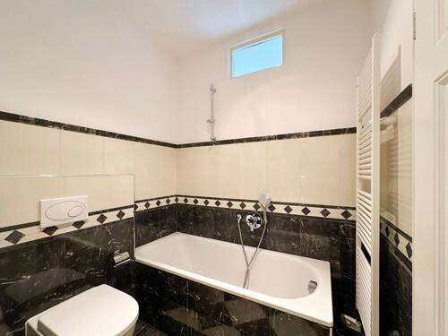 modernes Bad mit Oberlicht - 