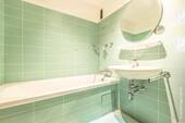 Badezimmer mit Wanne - 