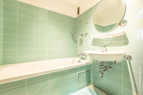 Badezimmer mit Wanne - 