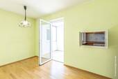 Wohnzimmer mit Loggia Zugang - 