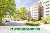 Im Alleinauftrag - Sanierungsbedürftige 4-Zimmer-Dachgeschosswohnung mit Süd-Loggia
