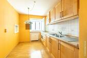 Großzügige Küche - 4 Zimmer Etagenwohnung in Germering