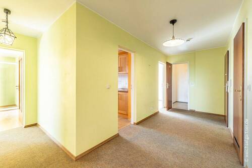 Geräumiger Flur - Etagenwohnung mit 84,50 m&sup2; in Germering zum Kaufen