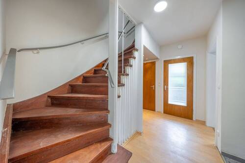 Flur - 6 Zimmer Reihenmittelhaus in Bremen