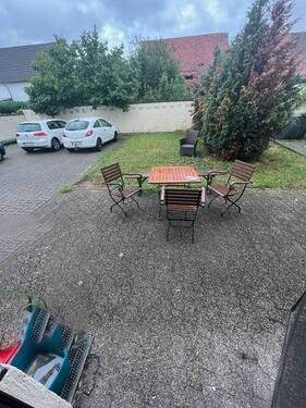 12 Hof und Garten und Stellplätze - 6 Zimmer Mehrfamilienhaus, Wohnhaus in Karlsdorf-Neuthard