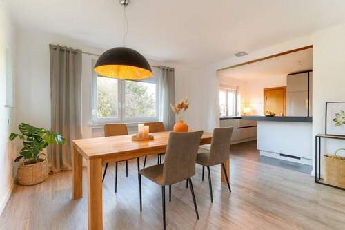 Beispielhafte Einrichtung (KI unterstützt) - 