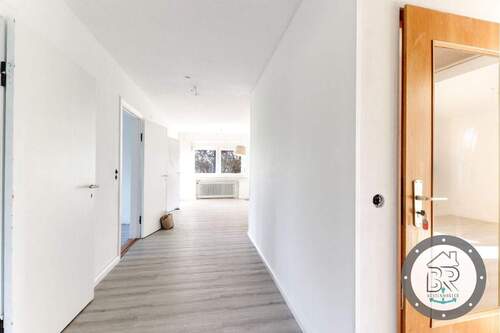 Offener, wohnlicher Flur im Dachgeschoss - 