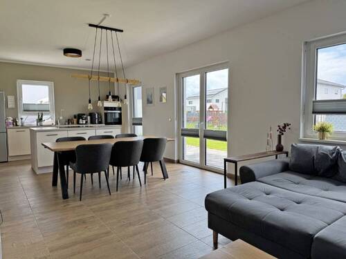 Blick in den Essbereich - 
