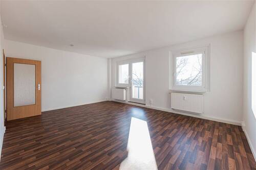 Wohnzimmer - 3 Zimmer Etagenwohnung zur Miete in Chemnitz