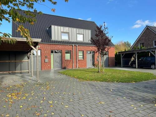 DHH mit Carport - 4 Zimmer Doppelhaushälfte in Bönebüttel