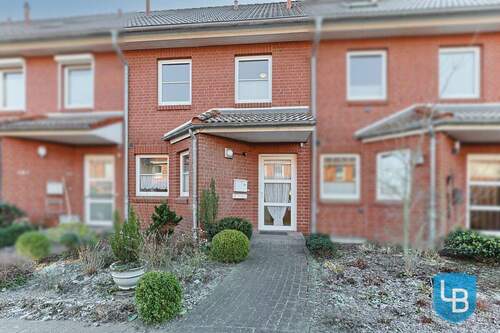 Gebäudeansicht - Charmantes Reihenmittelhaus mit ausgebautem Dachgeschoss in ruhiger Lage von Eckernförde-Borby