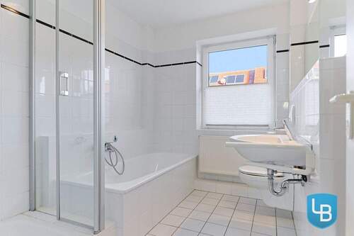 Helles Dusch- und Wannenbad - 