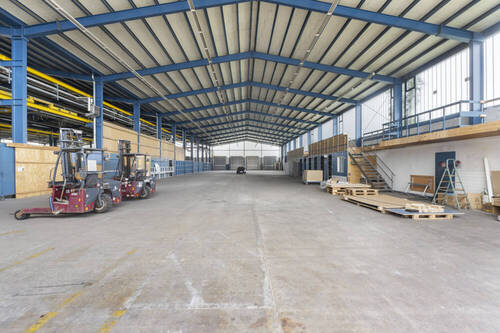 Kleine Halle mit Mezzaningeschoss - 