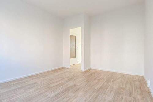 Muster Schlafzimmer_Blick zur Tür - 