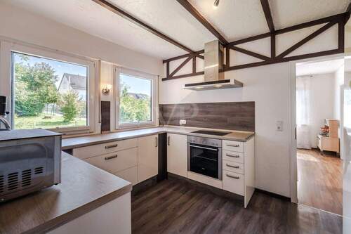 Küche mit Zugang zum Esszimmer - 