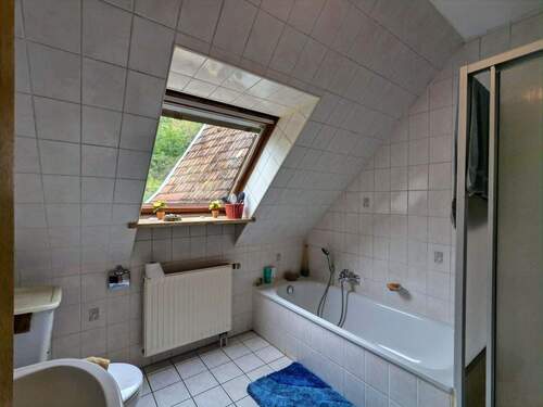 Bad - Wohnung Dachgeschoss - 
