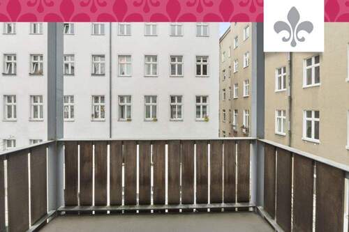 Balkonblick auf das Gartenhaus - ALTBAUENSEMBLE IM HERZEN KREUZBERGS WOHNUNGSGRUNDBUCHBLÄTTER SIND ANGELEGT