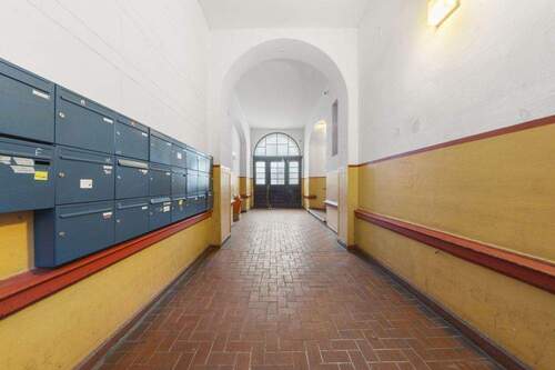 Eingang Vorderhaus - Mehrfamilienhaus, Wohnhaus in Berlin-Kreuzberg