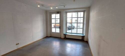 Eingang Schaufenster.jpg - Büro mit 25,00 m&sup2; in Weiden in der Oberpfalz zur Miete