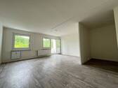 Wohnzimmer - Frisch saniert mit Balkon - Ihr neues Zuhause wartet