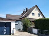 1 - Außen vorne mit Garage.jpg - 