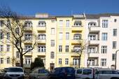 Haus von vorn - helle, große Altbauwohnung in Schöneberg - Friedenau