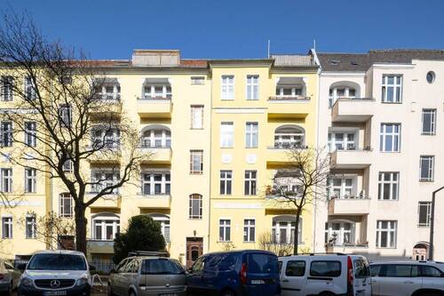 Haus von vorn - helle, große Altbauwohnung in Schöneberg - Friedenau