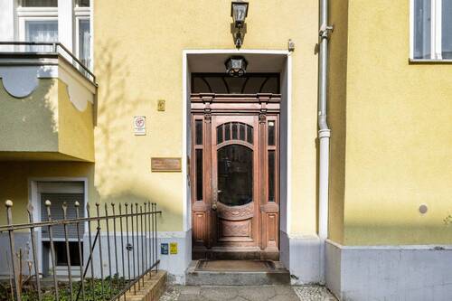 Hauseingang - 4 Zimmer Etagenwohnung in Berlin