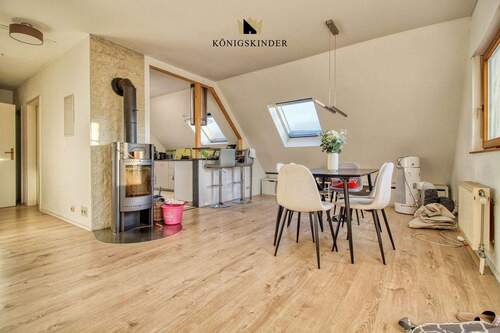  Wohnzimmer mit Balkonausgang - 