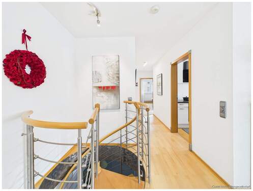 Treppe ins Untergeschoss - 