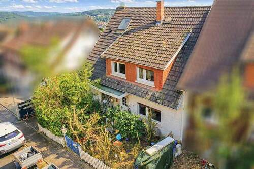 Außenansicht - Bad Orb Bestlage am Kurpark: Großes Haus (DHH) mit Talblick - Sanierungschance