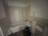 Badezimmer mit Wanne - 