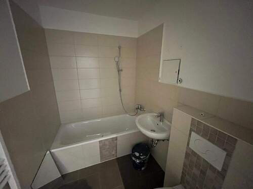 Badezimmer mit Wanne - 