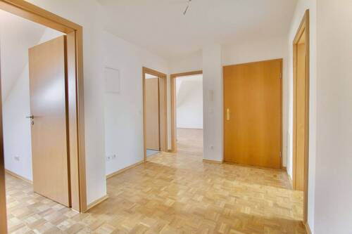 Diele - 3 Zimmer Etagenwohnung zum Kaufen in Rosenheim