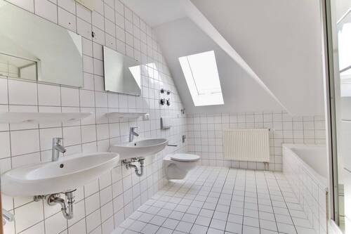 Badezimmer - Etagenwohnung mit 74,00 m&sup2; in Rosenheim zum Kaufen