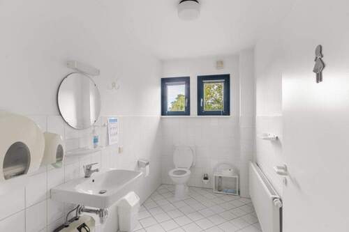 Damen-WC im östlichen Bürotrakt - 