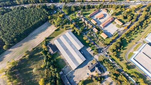 Draufsicht mit Blick auf die B1 und die A10, westlicher Berliner Ring - Halle zur Miete in Werder (Havel)