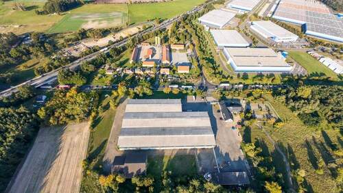 Sie sehen die A11, die B1, den Amazon-Logistik-Park und Ihre Hallen - Halle in Werder (Havel)