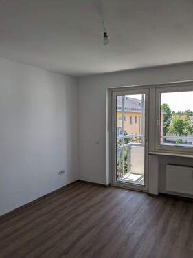 Wohnzimmer - Erstbezug nach Sanierung: 2-Zi-Wohnung mit Balkon *provisionsfrei* Preisreduzierung!