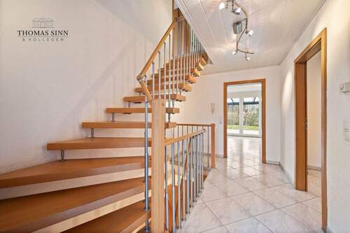 EG: Eingangsbereich - 5 Zimmer Doppelhaushälfte zum Kaufen in Oberstenfeld