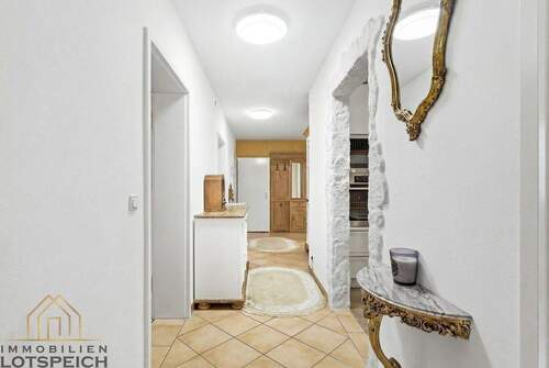 Flur - Etagenwohnung mit 106,30 m&sup2; in Starnberg zum Kaufen