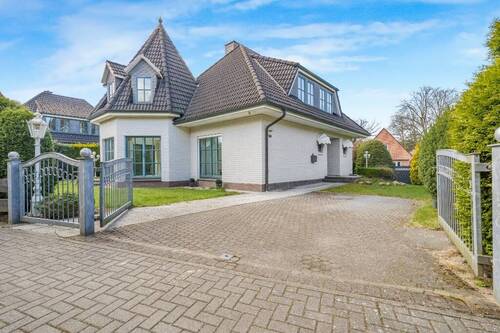 Zufahrt - 4 Zimmer Einfamilienhaus zum Kaufen in Wentorf /bei Hamburg