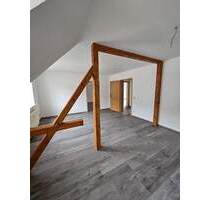 2 Raum- Dachgeschoss- Wohnung - 340,00&nbsp;EUR Kaltmiete, ca.&nbsp; 59,20&nbsp;m&sup2;&nbsp;Wohnfl&auml;che in Döbeln (PLZ: 04720)