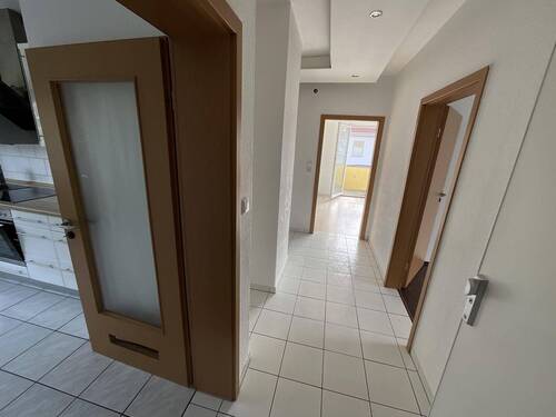 Flur aus Richtung Treppenhaus - 