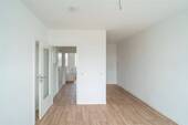 Wohnzimmer mit offener Küche - 